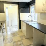 Kitchen with electric hob and oven in 2 bed house to rent near Milton Keynes