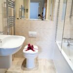 Modern bathroom in flat to rent near Milton Keynes